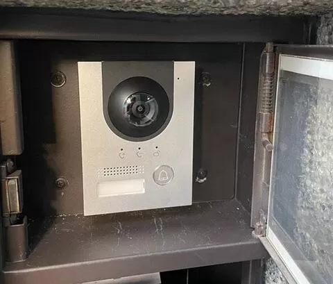 2MP 單按鍵彩色影視 IP 門口機 2MP 單按鍵彩色影視 IP 門口機