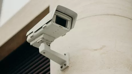 防疫期間可以在門口這樣裝監視器嗎? 可以在門口這樣裝監視器嗎?